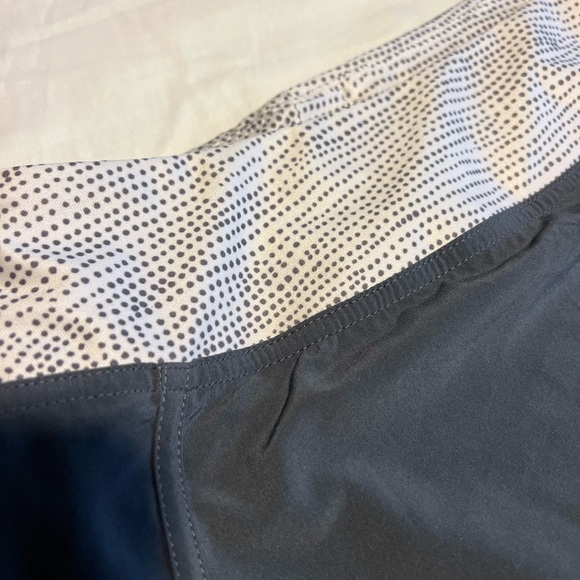 Brooks Running Skort Size Medium Equalibrium Technology Gray With Polka Dots - Picture 3 of 9